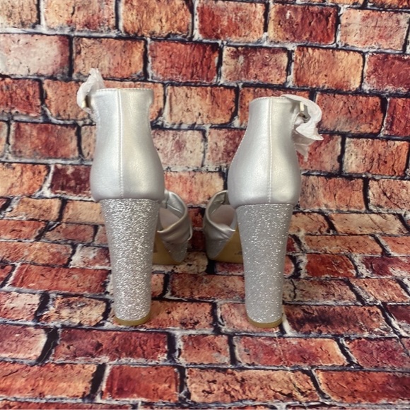 LC Lauren Conrad Caramelize Soft Knot Platform Heels - Picture 4 of 6